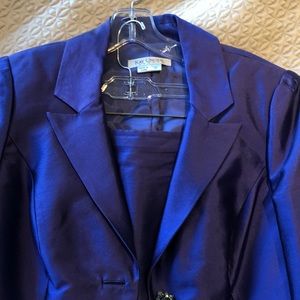 Jacket and skirt elegant silk suit